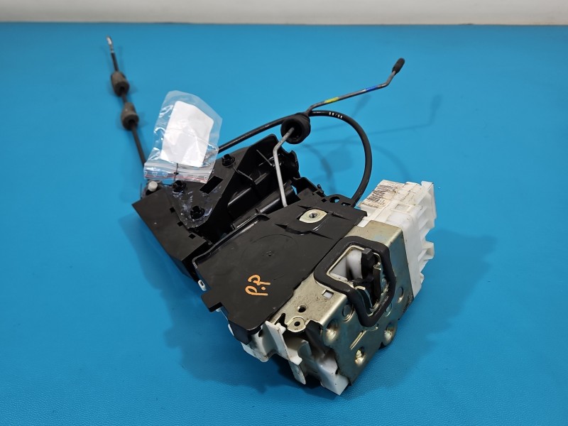 Zamek przód prawy 1697202835 Mercedes ML W164 EUROPA Mercedes, Europejska, 4pin. Uszkodzone zapięcie wtyczki