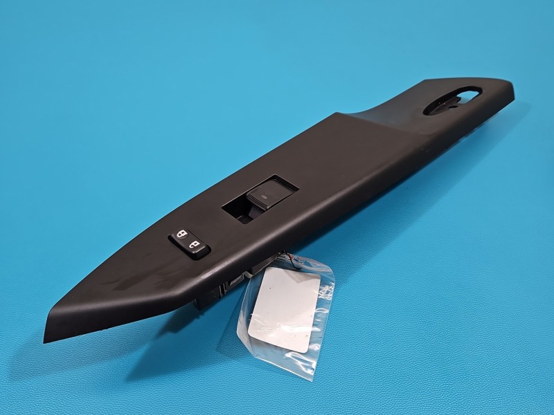 Przełącznik szyb LEXUS CT 10-22 74231-76010 Producent części: Lexus, przód prawy EU