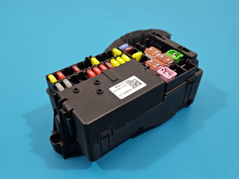 Skrzynka bezpieczników Opel Astra V K 15533697