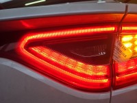 Blenda tył klapy Kia Stinger SNOW WHITE PEARL