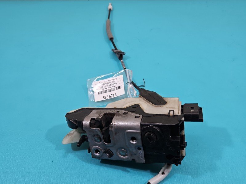 Zamek przód lewy Peugeot 208 I EUROPA Peugeot, 6 pin Zamek przód lewy Peugeot 208 I EUROPA Peugeot, 6 pin