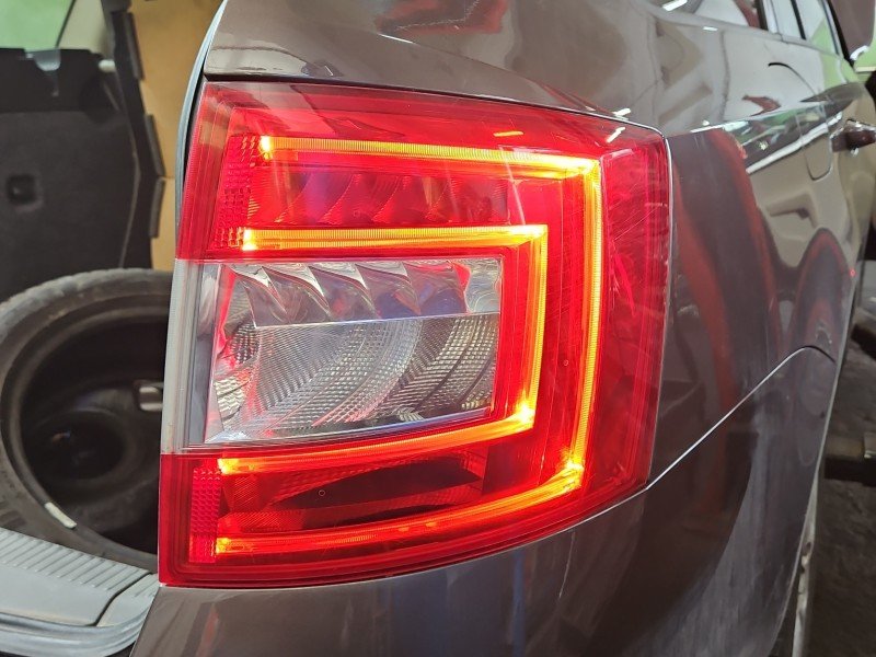 Lampa tył prawa Skoda Octavia III kombi