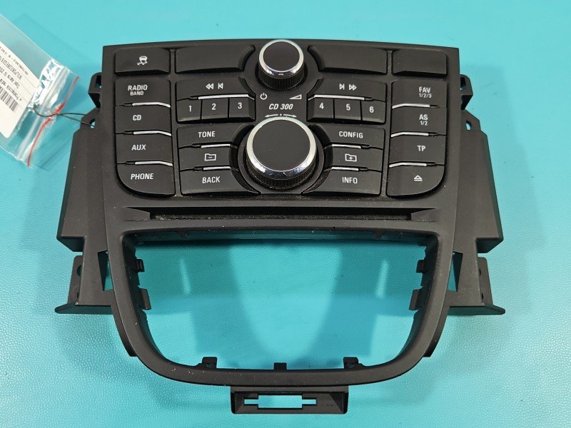 Przełącznik radia nawigacji panel Opel Astra IV J 13360090 Przełącznik radia nawigacji panel Opel Astra IV J 13360090