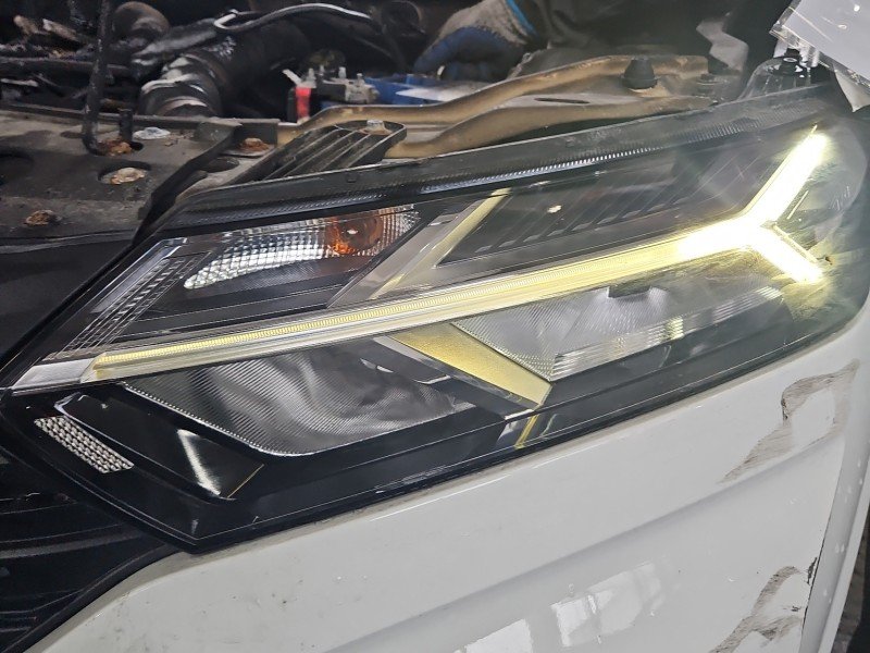 Reflektor lewy lampa przód Dacia Sandero III 20- EUROPA