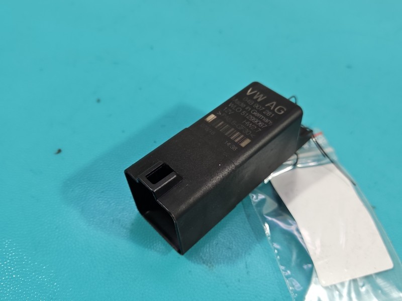 Przekaźnik świec żarowych Skoda Rapid 04B907281