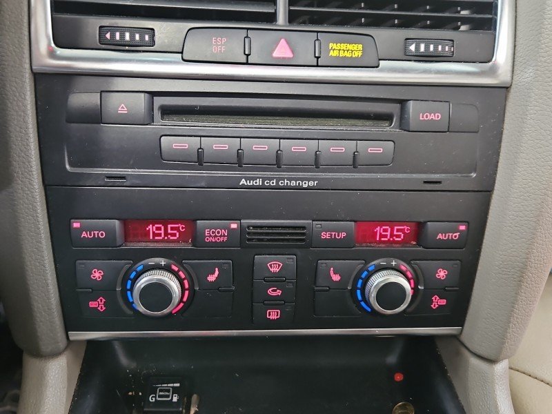 Konsola panel nawiewu AUDI Q7 I 4L 4L0820043F Konsola panel nawiewu AUDI Q7 I 4L 4L0820043F
