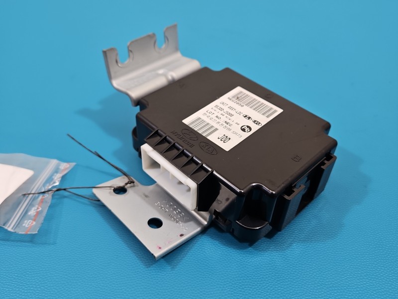 Sterownik moduł Kia Stinger 95300-J5000 Producent części: KIA, 7 PIN MODUŁ STEROWNIK SKRZYNKA ROZDZIELCZA NAPIĘCIA