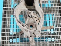 Zwrotnica prawa piasta przód 2.0 hdi Peugeot 407
