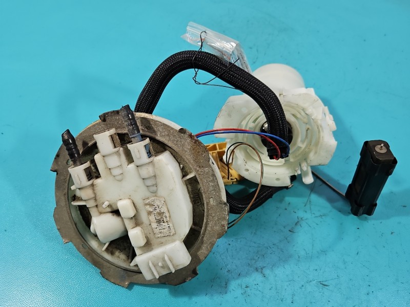 pompka Pompa paliwa Opel Vectra C 1.8 16V 228216003004 Producent części: OPEL, 4 PIN