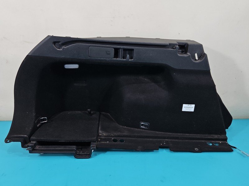 Tapicerka bagażnika lewa boczek Kia Optima IV 15-20 85730-D4850 Tapicerka bagażnika lewa boczek Kia Optima IV 15-20 85730-D4850