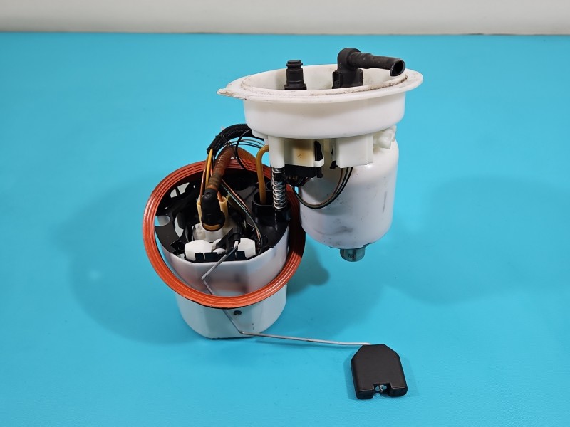 pompka Pompa paliwa AUDI A6 C7 3.0 tfsi quattro (CGXB) 4G0919051K Producent części: Audi, Lekko przepalony jeden pin 6+4 pompka Pompa paliwa AUDI A6 C7 3.0 tfsi quattro (CGXB) 4G0919051K Producent części: Audi, Lekko przepalony jeden pin 6+4