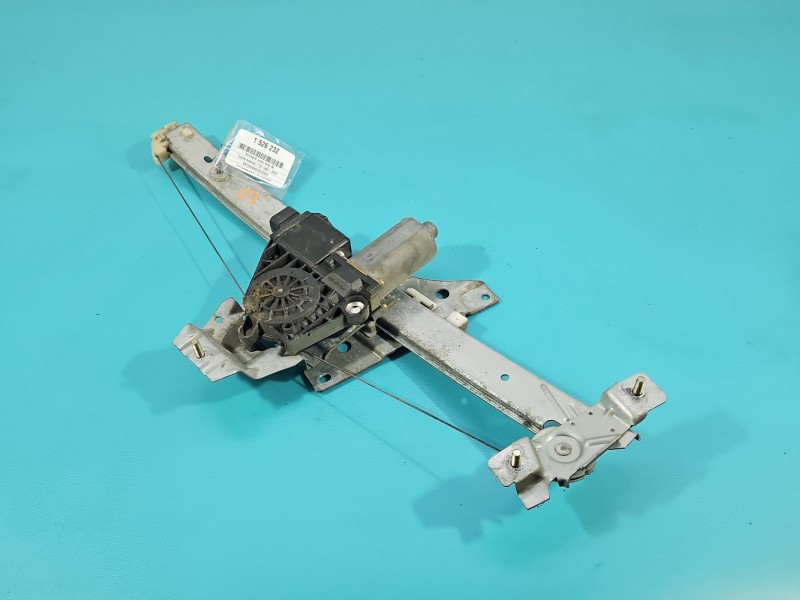 Podnośnik przód lewy Toyota Avensis I T22 4d sedan