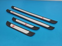 Listwa dekor deski AUDI A6 C7 4G9853374, 4G9853373, 4G0853374F Z progu,4szt. Jedna listwa posiada uszkodzone mocowania ...