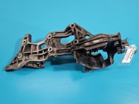 Podstawa Skoda Octavia III Łapa alternatora pompy wtryskowej i sprężarki klimatyzacji 2.0 tdi 04L903143B