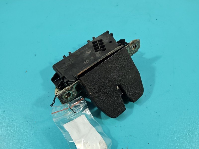 Zamek klapy tył 495058724, 13117285 Opel Astra III H HB Producent części: OPEL, Europejska, 3pin hatchback