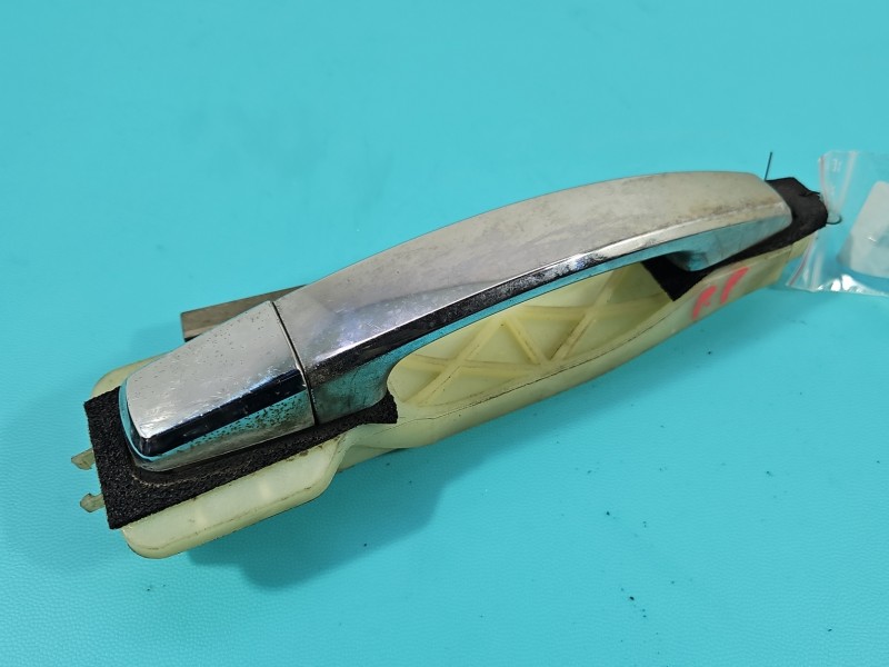 Klamka przód prawa zewnętrzna Opel Antara