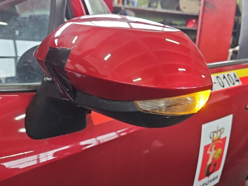 Lusterko lewe Toyota Corolla E21 19- na części. 6pin. Uszkodzone ramie KOLOR 3U5 hybryda europa