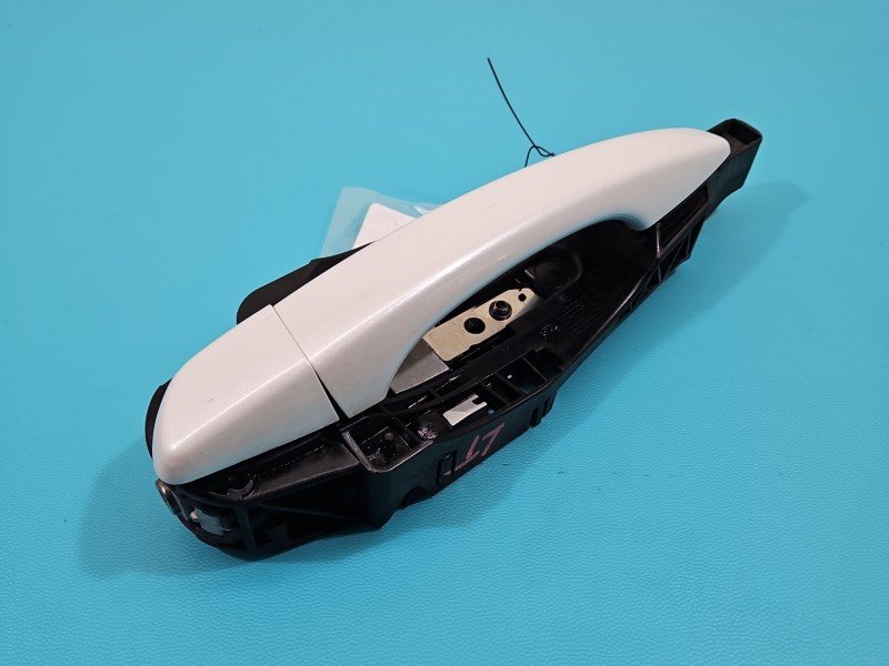 Klamka tył lewa zewnętrzna Peugeot 3008 II 9802977380