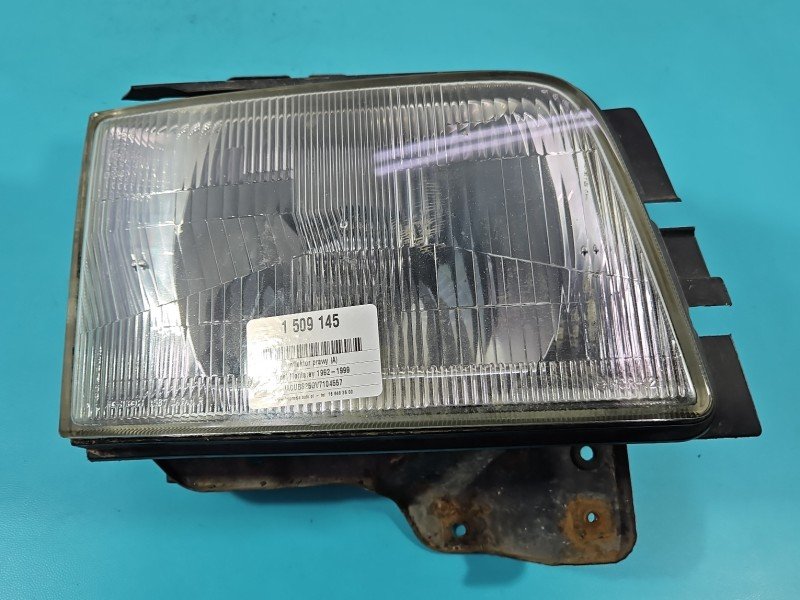 Reflektor prawy lampa przód Opel Monterey EUROPA