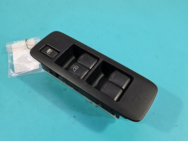 Przełącznik szyb Nissan Qashqai I J10 06-13 Europejska EU 25401BR00B