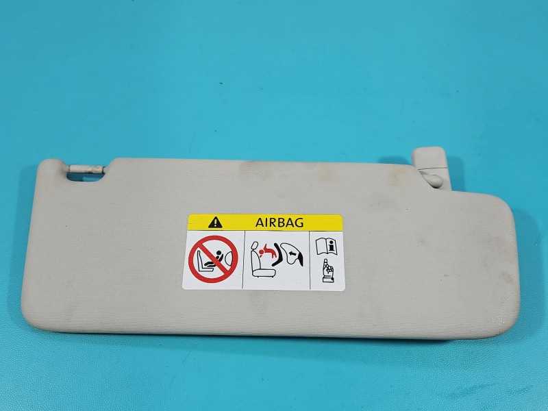 Przesłonka prawa Skoda Rapid DASZEK osłona przeciwsłoneczna 8V1857552A