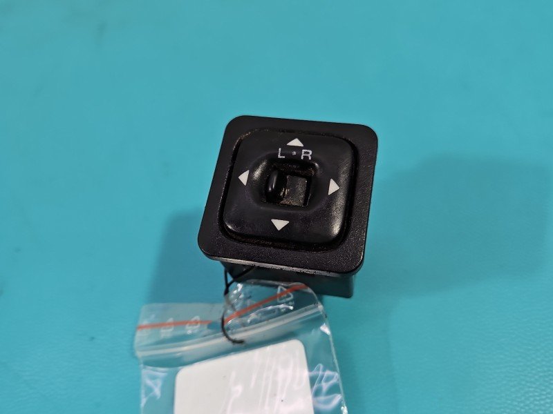 Przełącznik szyb Opel Monterey EU Przełącznik szyb Opel Monterey EU