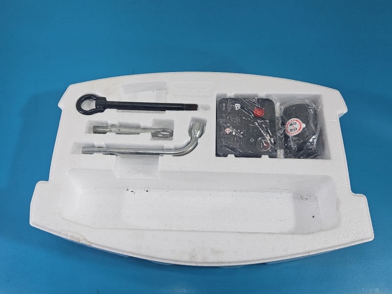Wkład styropian bagażnika koła zapasowego Suzuki Swift Mk8 75481-52R