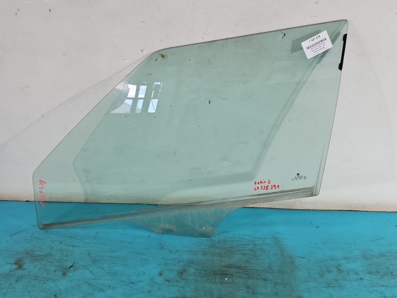 Szyba drzwi przód lewa Skoda Fabia II kombi