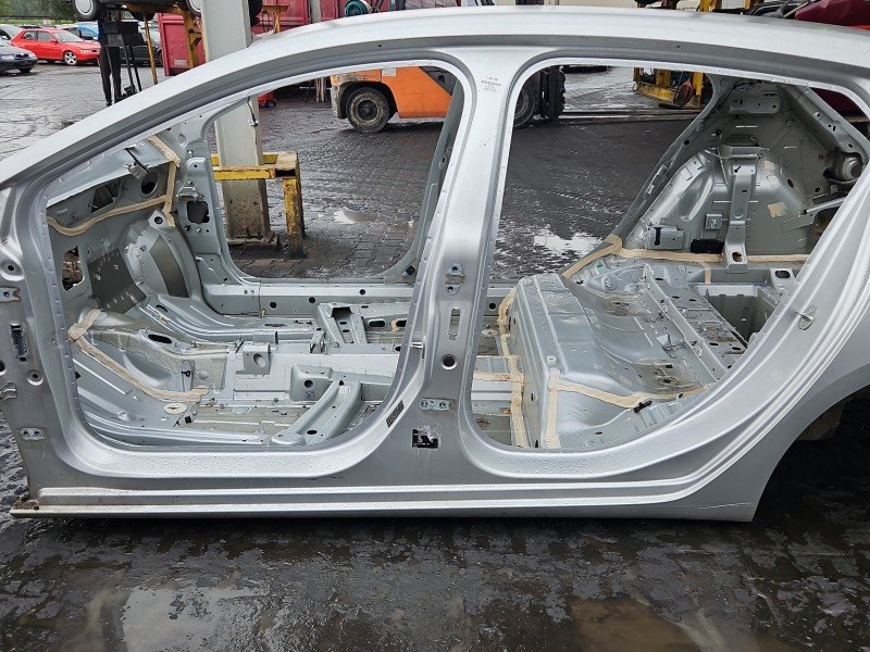 Próg lewy SŁUPEK ŚRODKOWY B Opel Astra V K HB 5d srebrny Z176