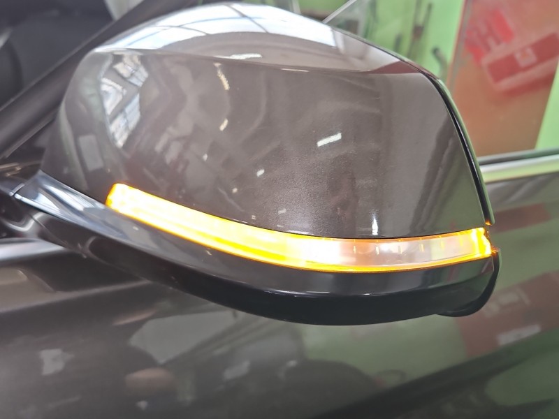 Lusterko lewe bmw F30 elektryczny, Europejska, Kod lakieru: A17, Uszkodzony klosz kierunkowskazu. 6 pin europa