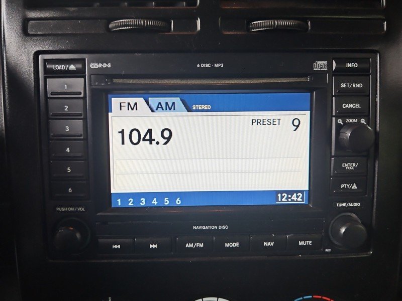Radio fabryczne Jeep Patriot 06-17 P56038646AM radioodtwarzacz