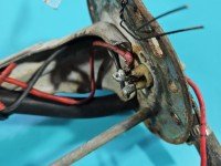 pompka Pompa paliwa Opel Monterey 3.2 24V Producent części: OPEL, 2PIN Przerabiane przewody, pokrzywiona górna pokrywa ZAMIENNIK