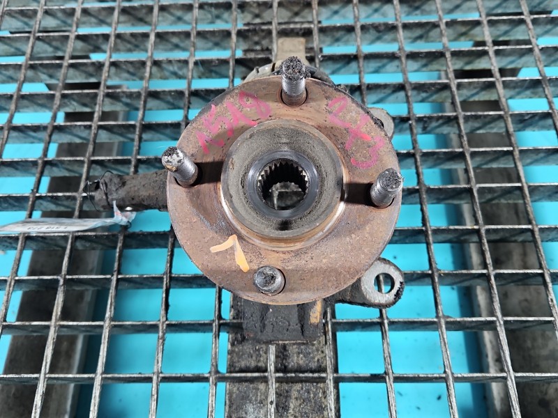 Zwrotnica lewa piasta przód 1.2 16v Nissan Micra K13