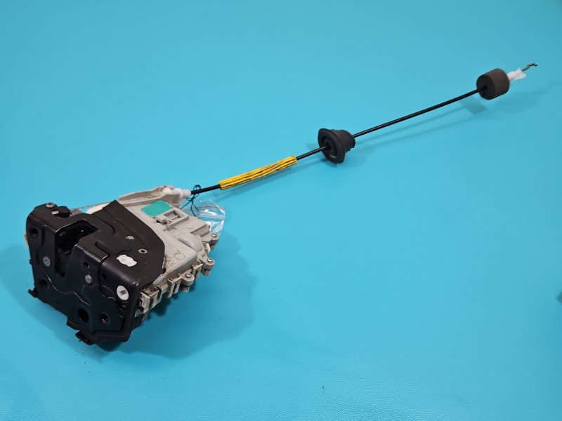 Zamek przód prawy 8J1837016D AUDI Q5 08- EUROPA Producent części: Audi, 5pin