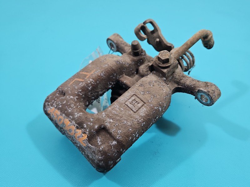 Zacisk tył lewy Opel Astra V K 1.5 cdti HB