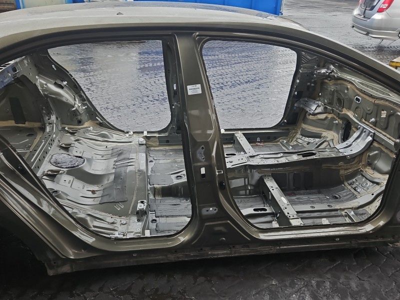 Próg prawy SŁUPEK ŚRODKOWY B Toyota Corolla E21 19- sedan 4d 6X1