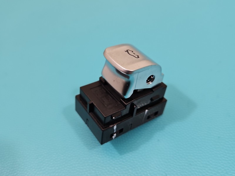 Przełącznik Producent części: BMW, 4 PIN KLAPY BGAZNIKA BMW iX3 G08 9299459-02, 9299459