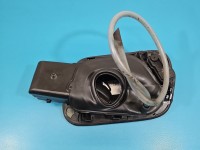 Klapka wlewu paliwa Vw Tiguan II 16- biały, Volkswagen, Europejska, Kod lakieru: LC9A, uszkodzone jedno mocowanie / biały...