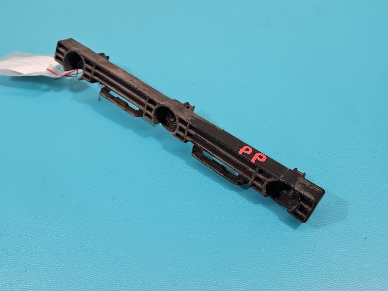 Ślizg zderzaka przód prawy Tesla Model S 1003693-00-A Ślizg zderzaka przód prawy Tesla Model S 1003693-00-A