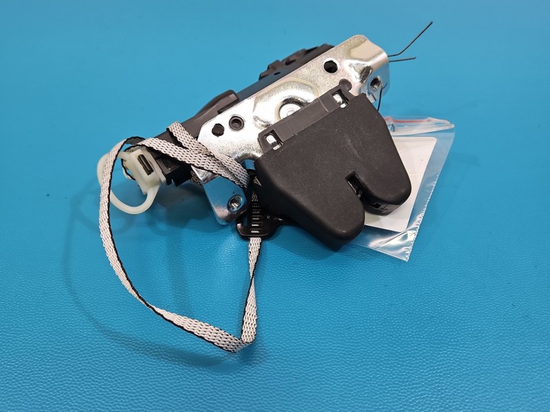 Zamek klapy tył A0997501800 Mercedes W213 sedan 4 PIN