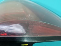 Lampa tył lewa Producent części: OPEL, mikropęknięcia Z LISTWĄ ŻARÓWKOWĄ KOMBI Opel Astra III H kombi