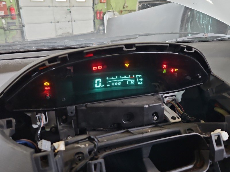 Licznik Toyota Yaris II 83800-0D630 1.4 D4D EUROPA