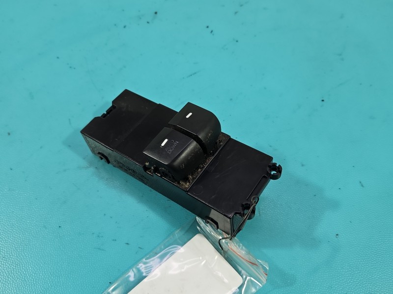 Przełącznik szyb Hyundai I30 II 12-16 93570-A6100, 39Y49H-1000 Hyundai, Wytarty przycisk. EU