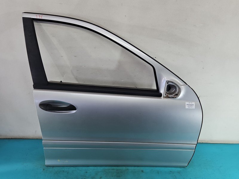 DRZWI PRZÓD PRAWE PASAŻERA Mercedes W203 5d srebrny 744 DRZWI PRZÓD PRAWE PASAŻERA Mercedes W203 5d srebrny 744