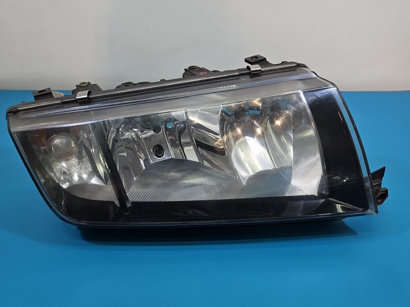 Reflektor prawy lampa przód Skoda Fabia I EUROPA