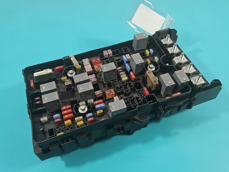 Skrzynka bezpieczników Jeep Cherokee KL 68193002AF