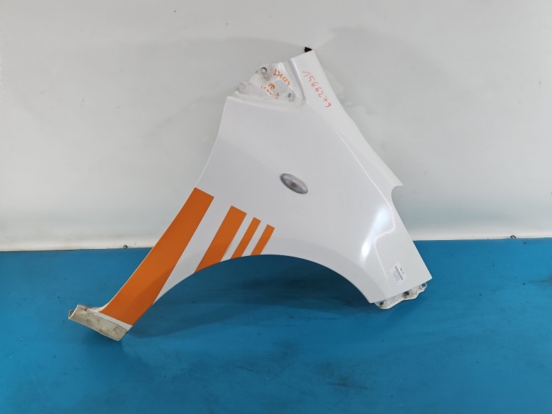 Błotnik przód prawy Toyota Yaris II FC18