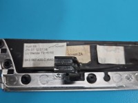 Listwa dekor deski AUDI A4 B8 8K0863305K, 8K0867420C Europejska, uszkodzone mocowanie, uszczerbane