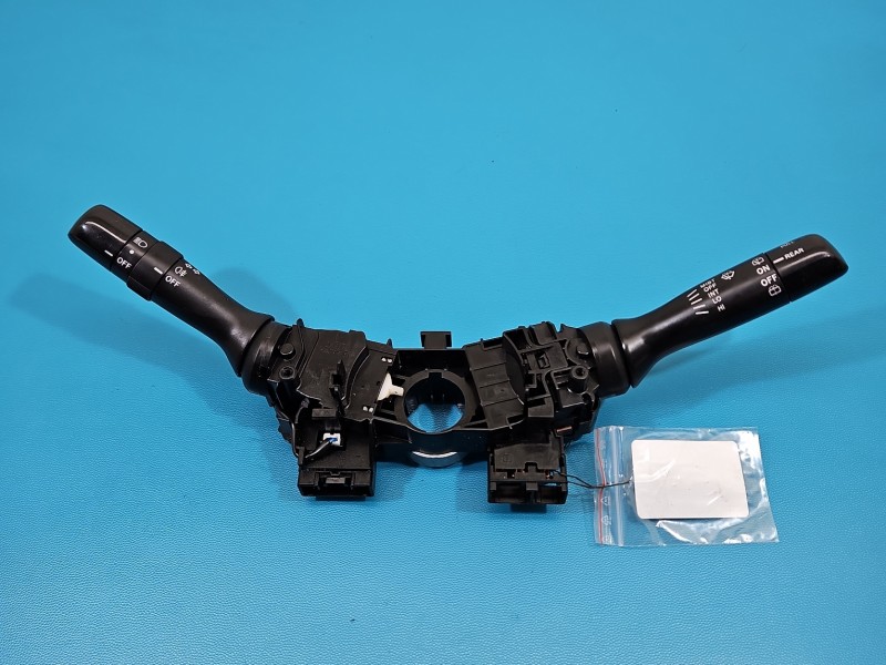 Przełącznik zespolony Toyota Yaris II 0D090-17F143