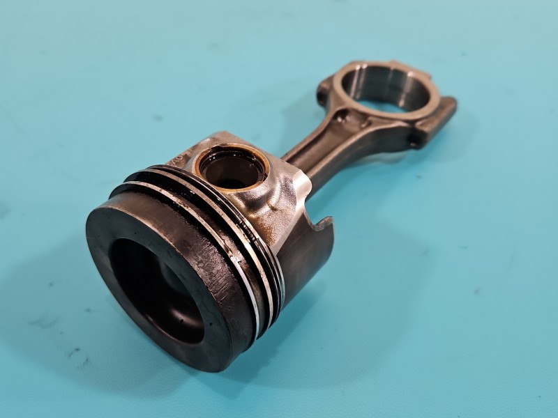 Tłok AUDI Q5 08- 2.0 tdi (CGL) 170KM